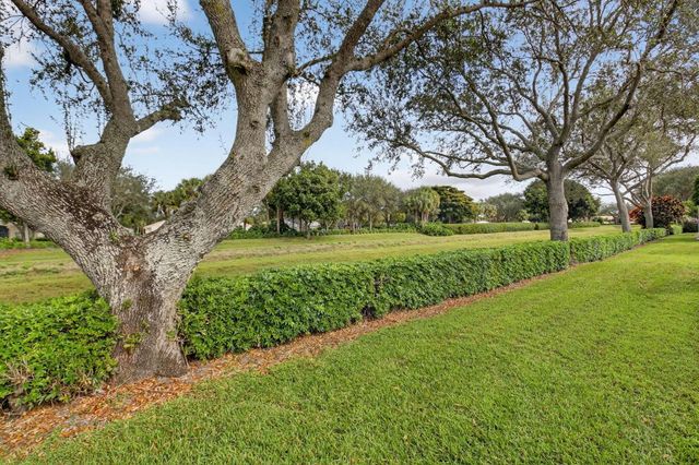 6877 Castlemaine Avenue, Boynton Beach, FL 33437