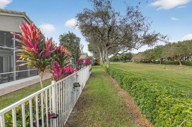 6877 Castlemaine Avenue, Boynton Beach, FL 33437