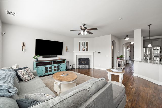1132 Apple Grove Lane, Waxahachie, TX 75165