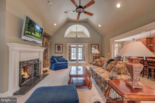 235 WOLF HOLLOW RD, Lake Harmony, PA 18624