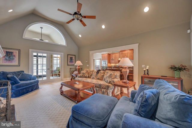 235 WOLF HOLLOW RD, Lake Harmony, PA 18624