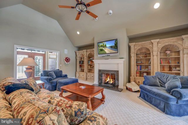 235 WOLF HOLLOW RD, Lake Harmony, PA 18624