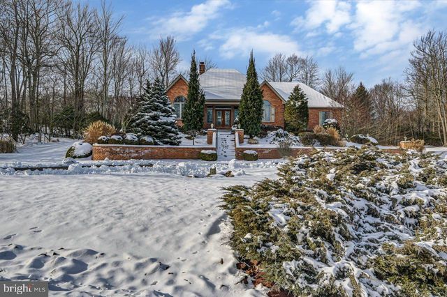 235 WOLF HOLLOW RD, Lake Harmony, PA 18624