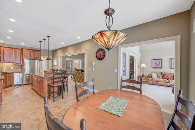 235 WOLF HOLLOW RD, Lake Harmony, PA 18624