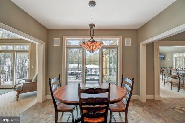 235 WOLF HOLLOW RD, Lake Harmony, PA 18624