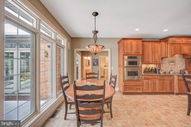 235 WOLF HOLLOW RD, Lake Harmony, PA 18624