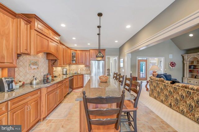 235 WOLF HOLLOW RD, Lake Harmony, PA 18624