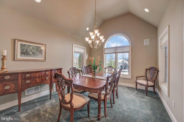 235 WOLF HOLLOW RD, Lake Harmony, PA 18624