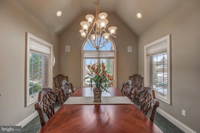 235 WOLF HOLLOW RD, Lake Harmony, PA 18624