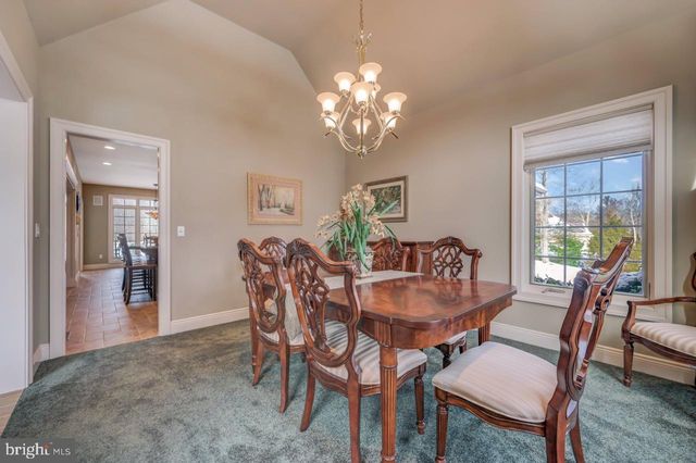 235 WOLF HOLLOW RD, Lake Harmony, PA 18624