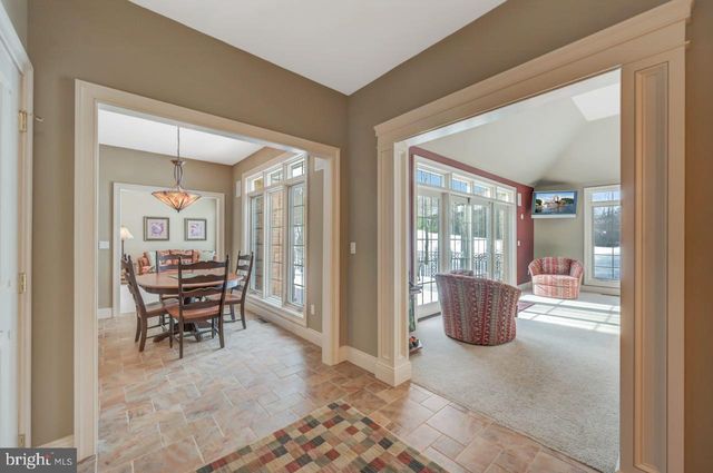 235 WOLF HOLLOW RD, Lake Harmony, PA 18624