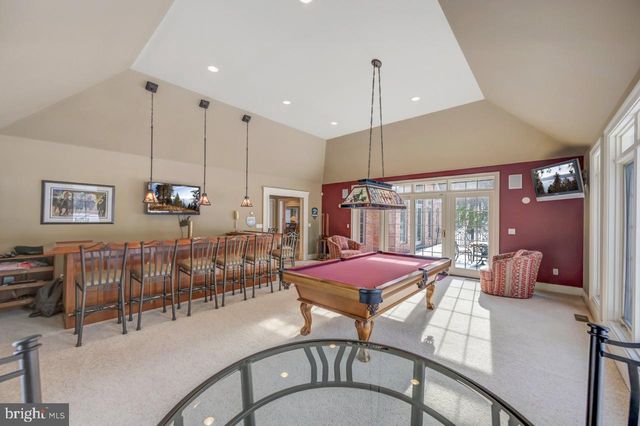 235 WOLF HOLLOW RD, Lake Harmony, PA 18624