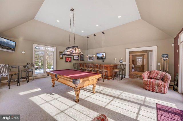 235 WOLF HOLLOW RD, Lake Harmony, PA 18624