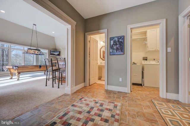 235 WOLF HOLLOW RD, Lake Harmony, PA 18624