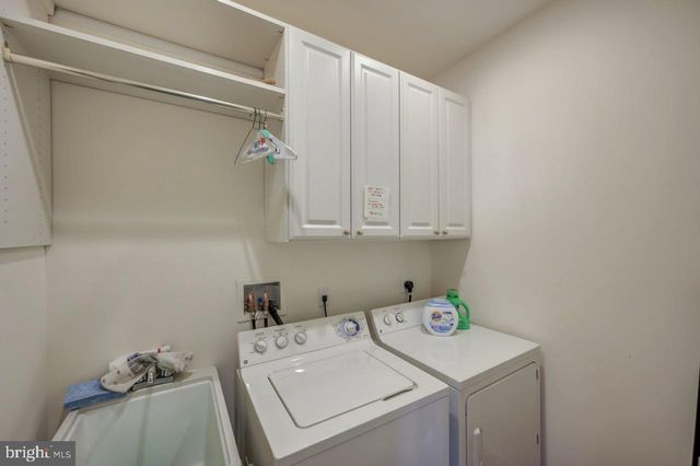 235 WOLF HOLLOW RD, Lake Harmony, PA 18624