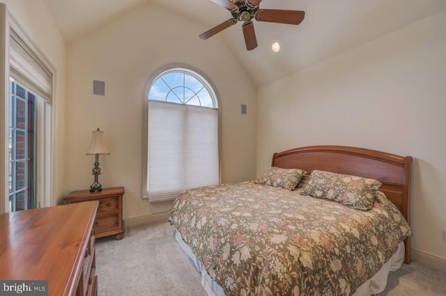 235 WOLF HOLLOW RD, Lake Harmony, PA 18624