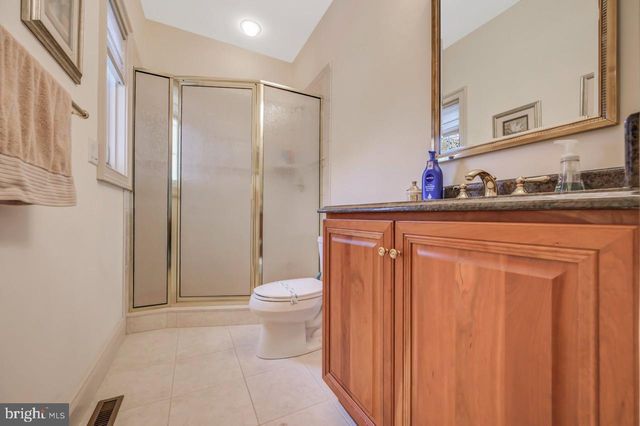 235 WOLF HOLLOW RD, Lake Harmony, PA 18624