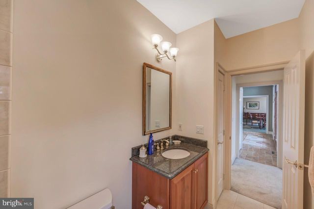 235 WOLF HOLLOW RD, Lake Harmony, PA 18624