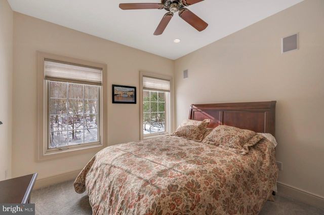 235 WOLF HOLLOW RD, Lake Harmony, PA 18624