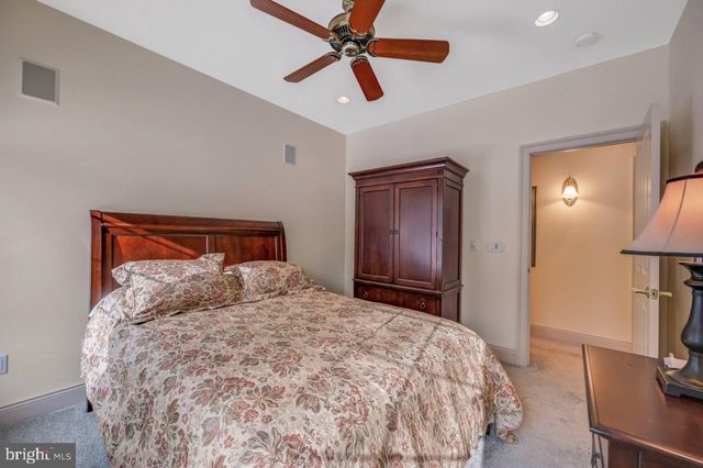 235 WOLF HOLLOW RD, Lake Harmony, PA 18624