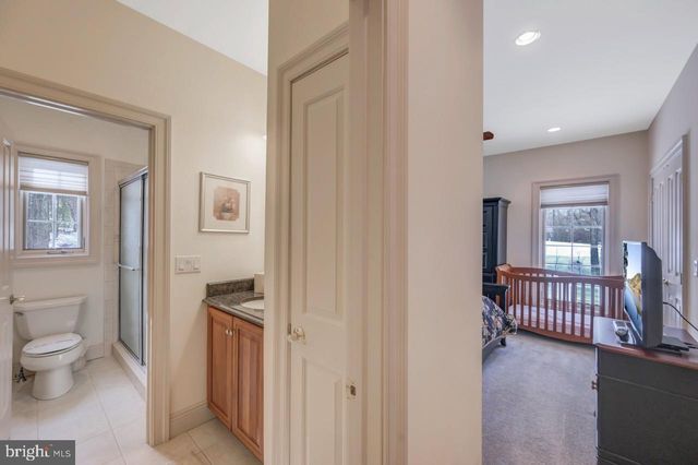 235 WOLF HOLLOW RD, Lake Harmony, PA 18624