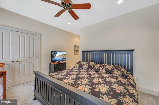 235 WOLF HOLLOW RD, Lake Harmony, PA 18624