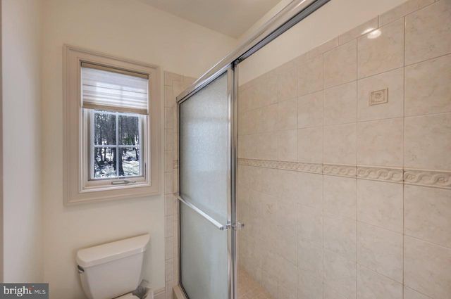 235 WOLF HOLLOW RD, Lake Harmony, PA 18624