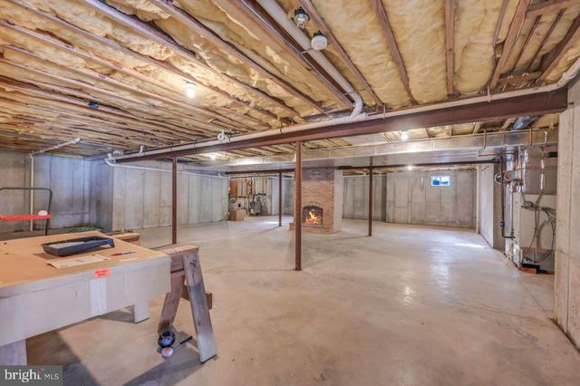 235 WOLF HOLLOW RD, Lake Harmony, PA 18624