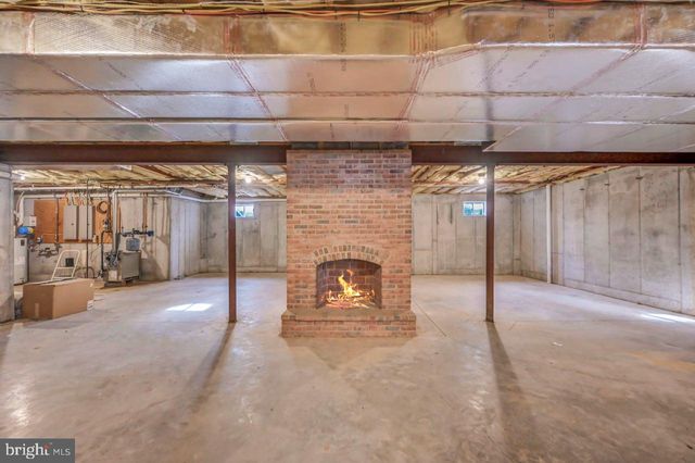 235 WOLF HOLLOW RD, Lake Harmony, PA 18624