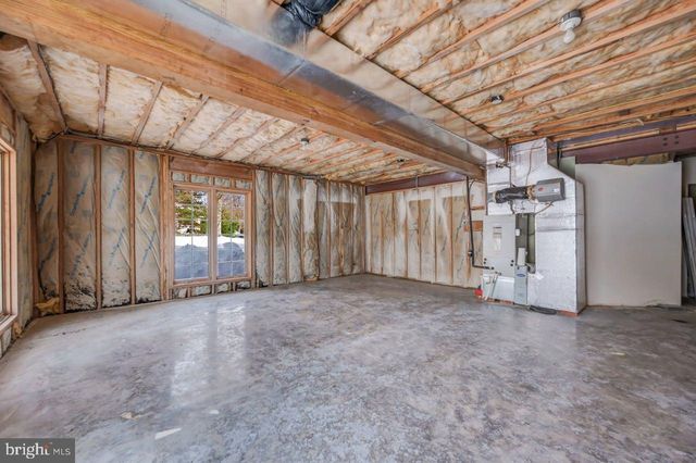 235 WOLF HOLLOW RD, Lake Harmony, PA 18624