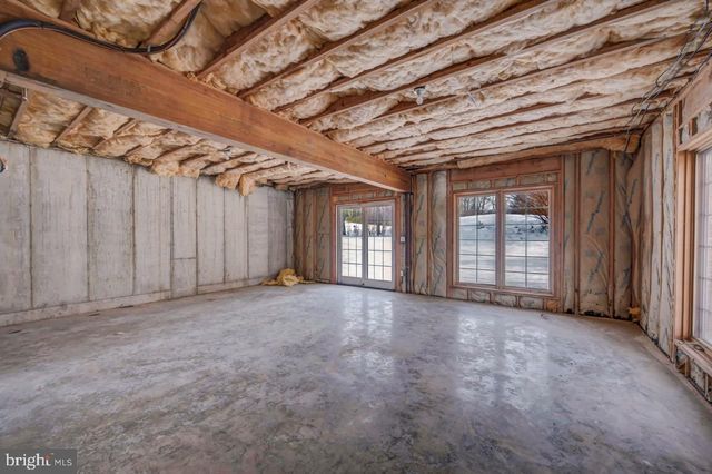 235 WOLF HOLLOW RD, Lake Harmony, PA 18624