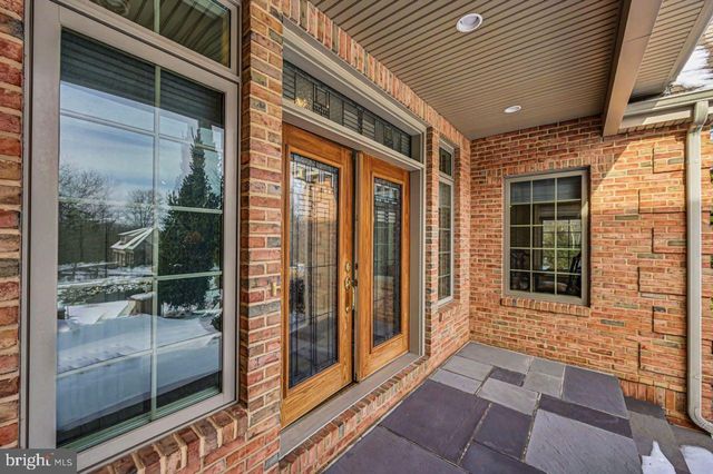 235 WOLF HOLLOW RD, Lake Harmony, PA 18624