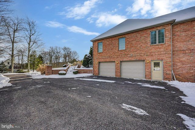 235 WOLF HOLLOW RD, Lake Harmony, PA 18624