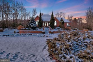 235 WOLF HOLLOW RD, Lake Harmony, PA 18624