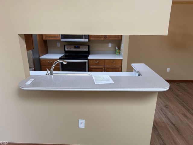 14715 Holly Ct Court 62, Shelby Twp, MI 48315