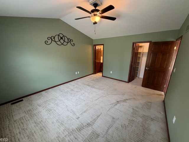 14715 Holly Ct Court 62, Shelby Twp, MI 48315