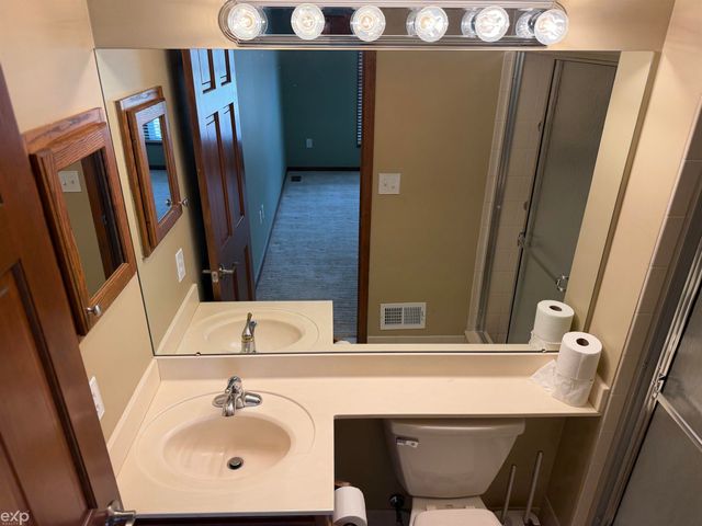 14715 Holly Ct Court 62, Shelby Twp, MI 48315