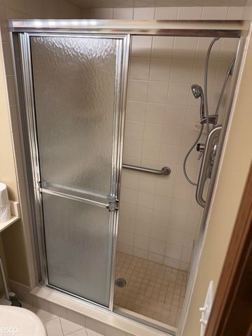 14715 Holly Ct Court 62, Shelby Twp, MI 48315