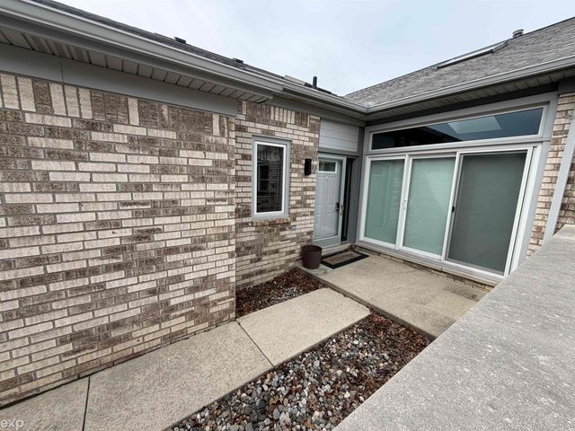 14715 Holly Ct Court 62, Shelby Twp, MI 48315