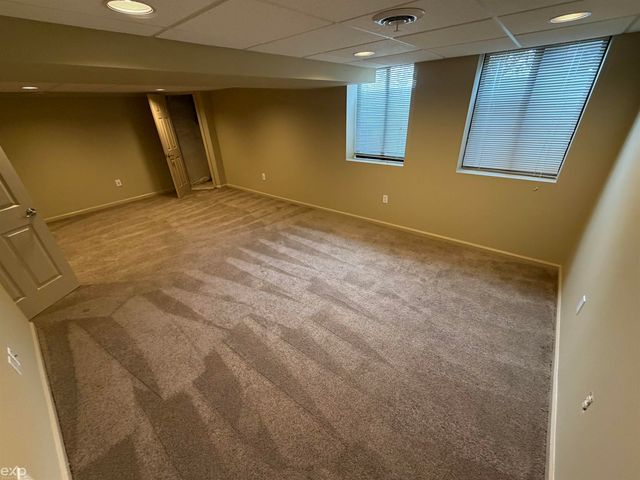 14715 Holly Ct Court 62, Shelby Twp, MI 48315