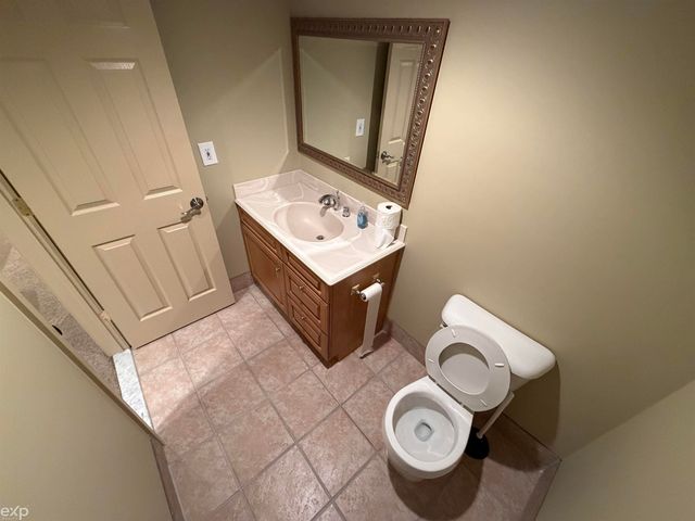 14715 Holly Ct Court 62, Shelby Twp, MI 48315