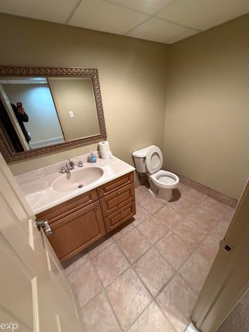 14715 Holly Ct Court 62, Shelby Twp, MI 48315