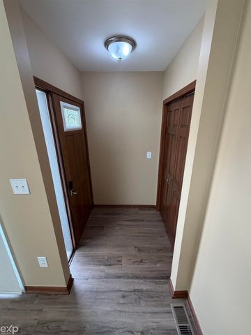 14715 Holly Ct Court 62, Shelby Twp, MI 48315