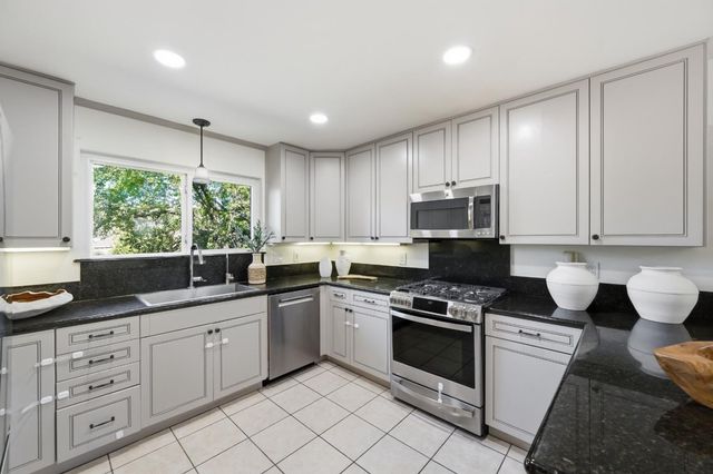 135 E Okeefe Street 4, Menlo Park, CA 94025