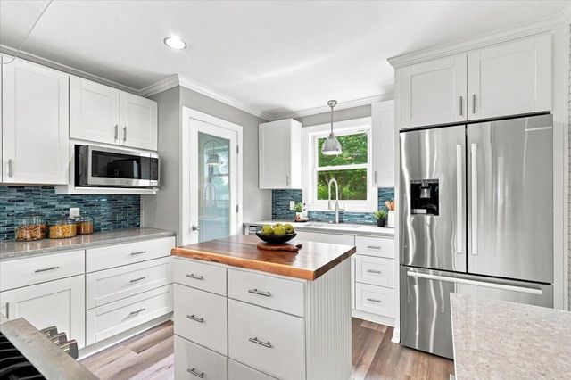 2802 Coventry LANE, Waukesha, WI 53188