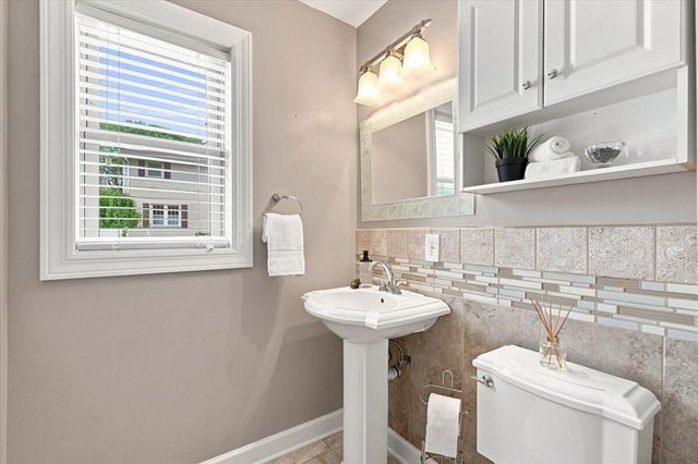 2802 Coventry LANE, Waukesha, WI 53188