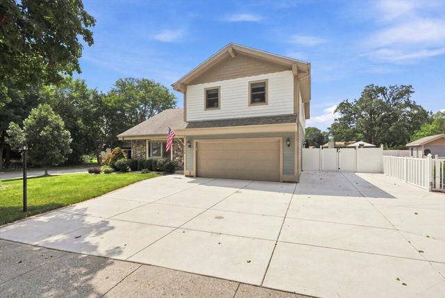 2802 Coventry LANE, Waukesha, WI 53188