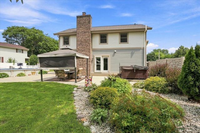 2802 Coventry LANE, Waukesha, WI 53188