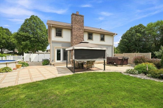 2802 Coventry LANE, Waukesha, WI 53188