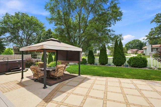 2802 Coventry LANE, Waukesha, WI 53188